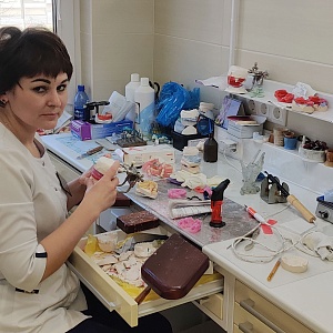 Зубной техник